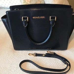 Michael Kors Navy handbag in fabulous condition
